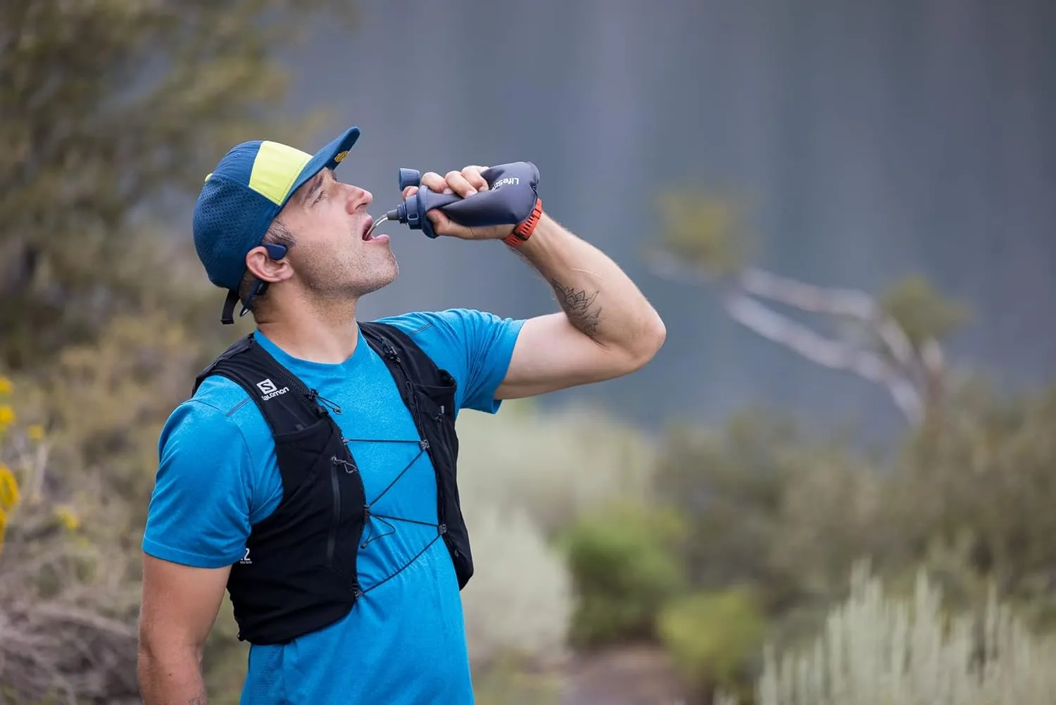LifeStraw Peak Series - Collapsible Squeeze Bottle Water Filter System  650ml for Trail Running, Through Hiking, Travel, Cycling, and Fishing, Dark Mountain Gray