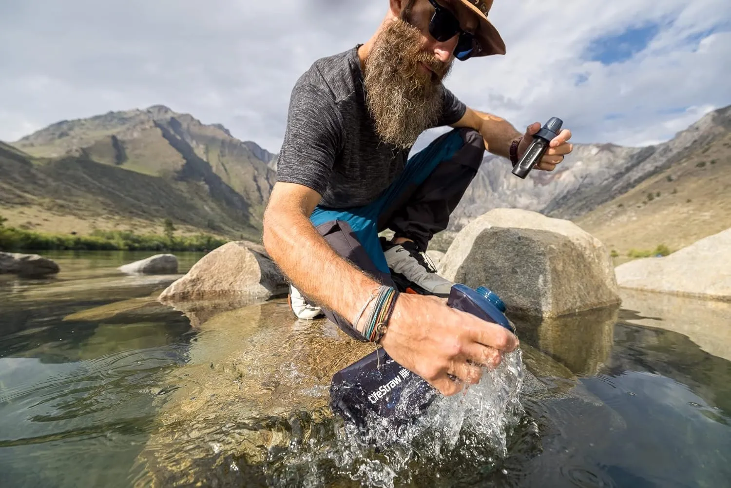 LifeStraw Peak Series - Collapsible Squeeze Bottle Water Filter System  650ml for Trail Running, Through Hiking, Travel, Cycling, and Fishing, Dark Mountain Gray